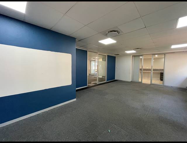 283M² OFFICE TO LET IN BRYANSTON